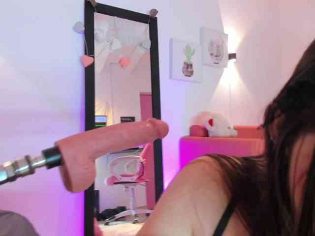 MiaWhiteBunny webcam