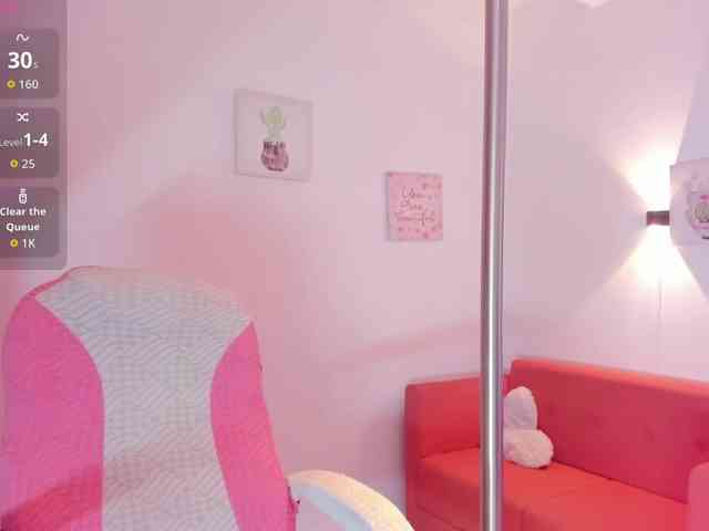 MiaWhiteBunny webcam