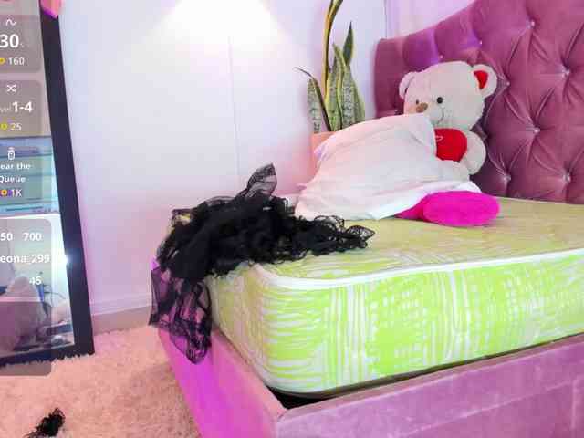 MiaWhiteBunny webcam