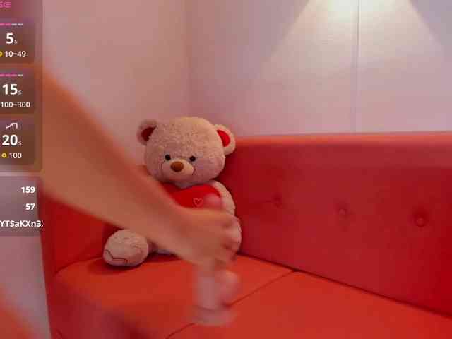 MiaWhiteBunny webcam