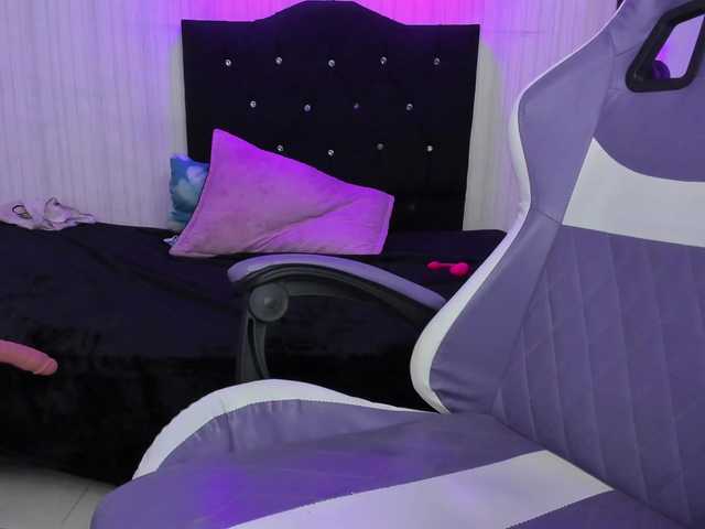 nickypop's BongaCams show and profile