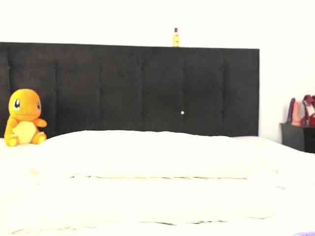 scarlethsaenz1 Live Webcam on {site_name}