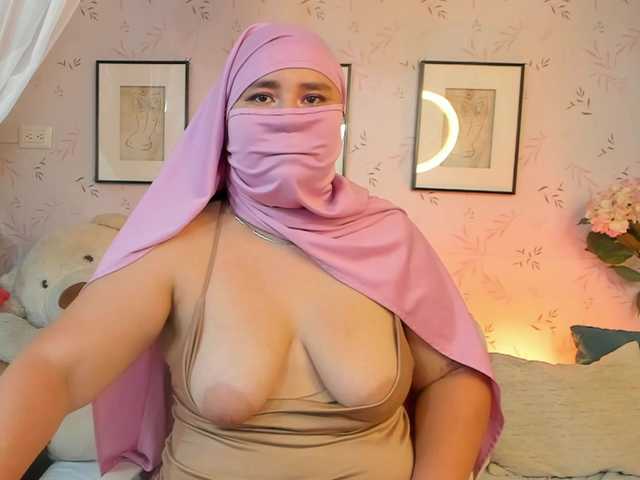 LucyLinn's BongaCams show and profile