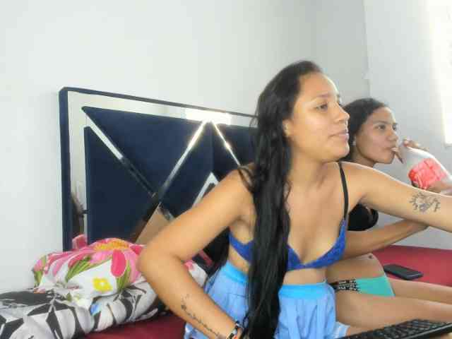 CharlottandVanessa webcam