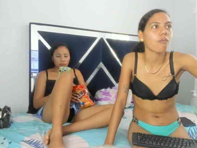 CharlottandVanessa webcam