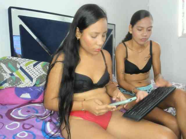 CharlottandVanessa webcam