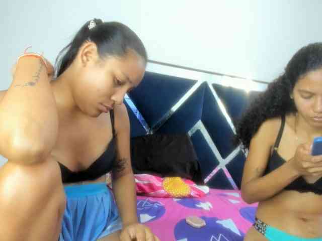 CharlottandVanessa webcam