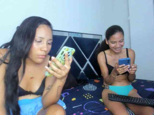 CharlottandVanessa webcam