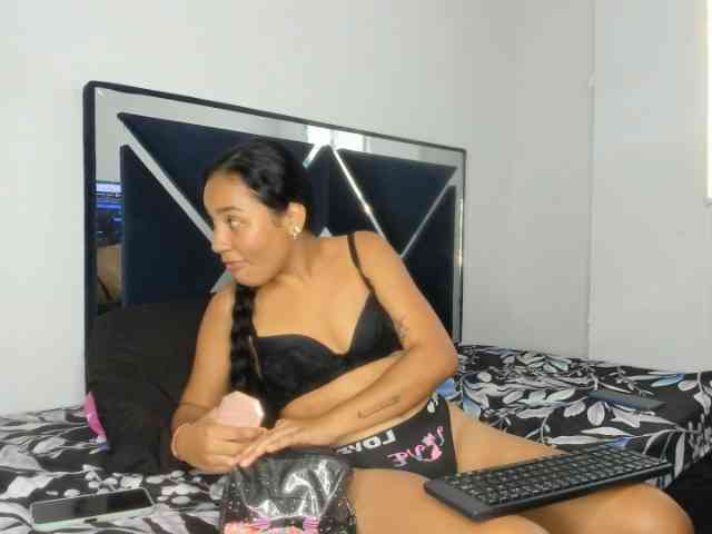 CharlottandVanessa webcam