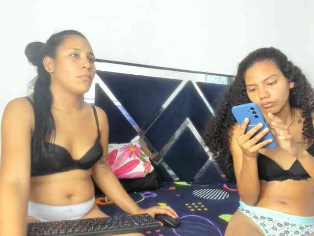 CharlottandVanessa webcam