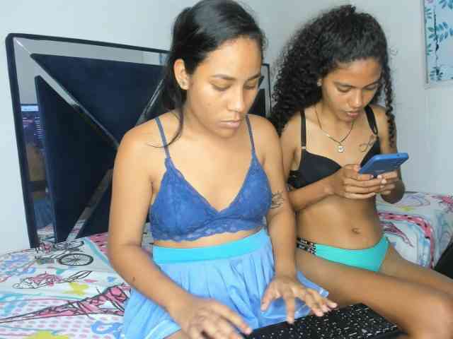 CharlottandVanessa webcam