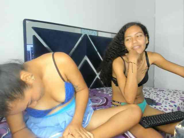 CharlottandVanessa webcam