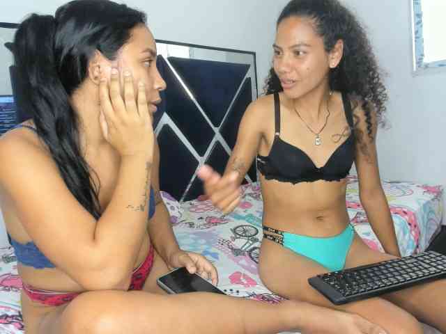 CharlottandVanessa webcam