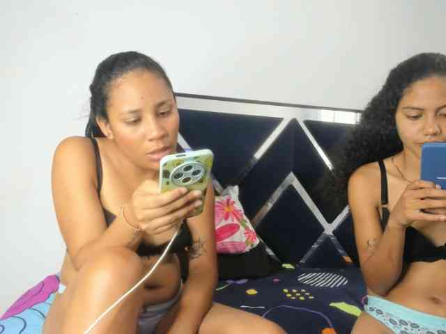 CharlottandVanessa webcam