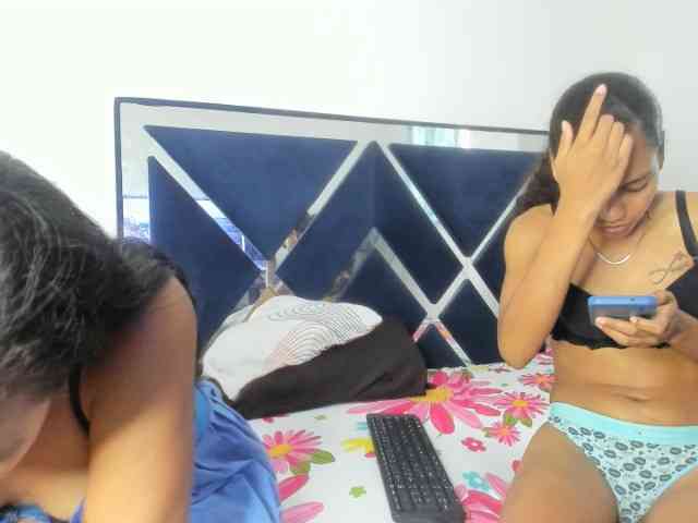 CharlottandVanessa webcam