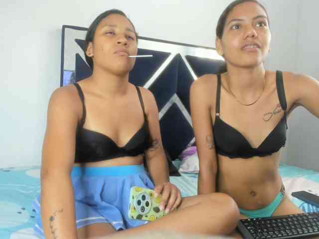 CharlottandVanessa webcam