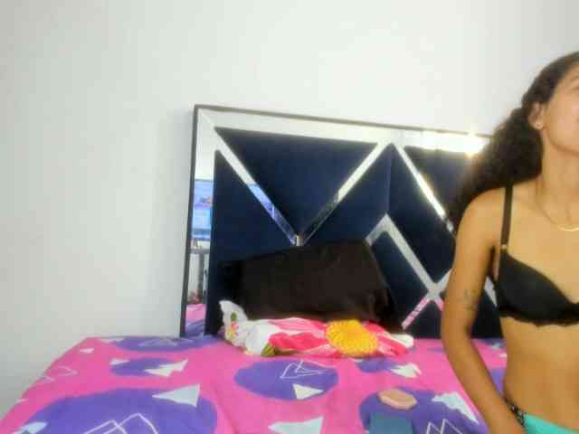 CharlottandVanessa webcam