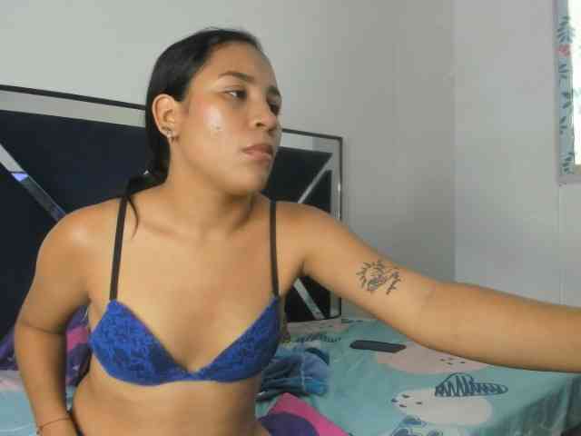 CharlottandVanessa webcam