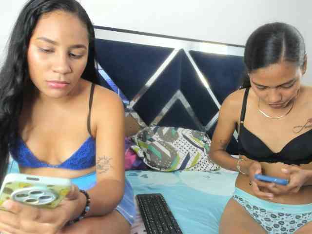 CharlottandVanessa webcam