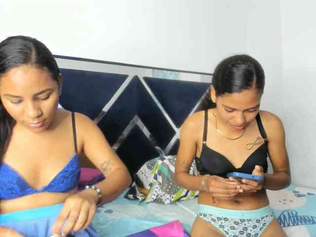 CharlottandVanessa webcam