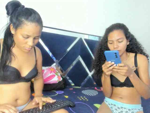 CharlottandVanessa webcam