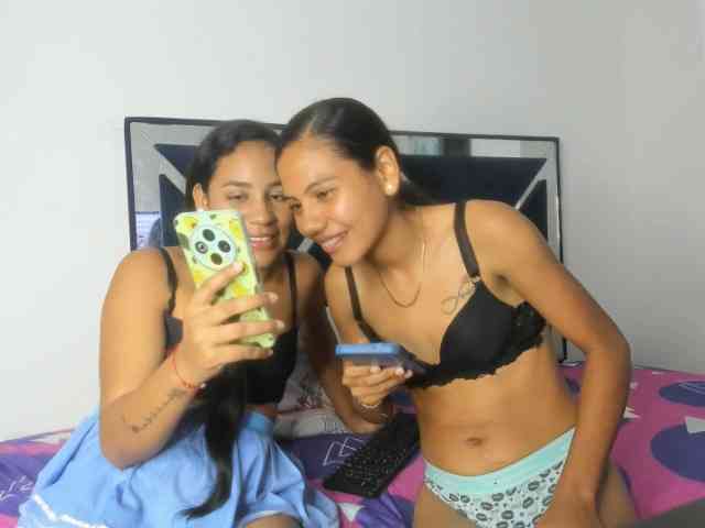 CharlottandVanessa webcam