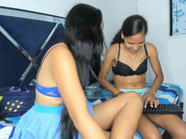 CharlottandVanessa webcam