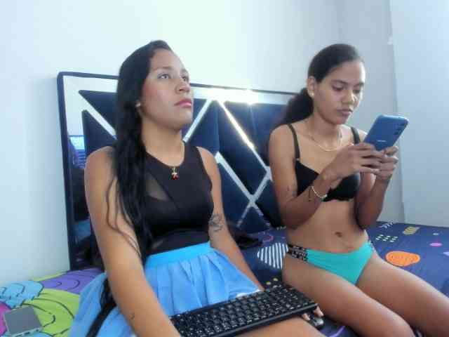 CharlottandVanessa webcam