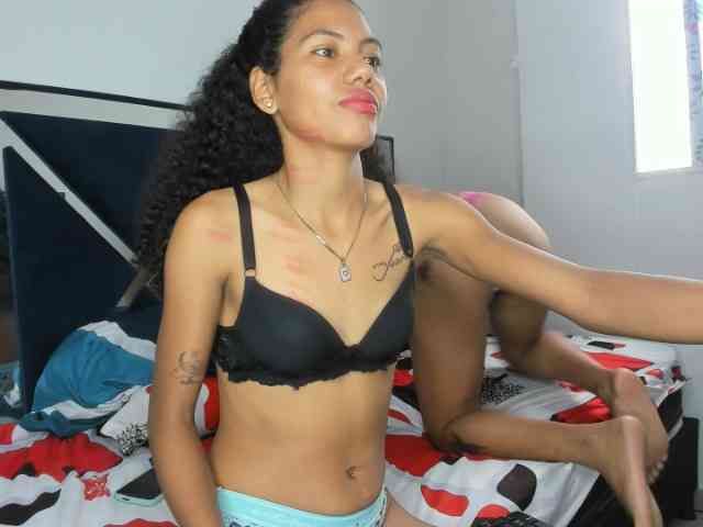 CharlottandVanessa webcam