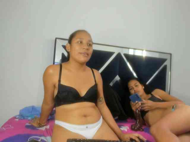 CharlottandVanessa webcam