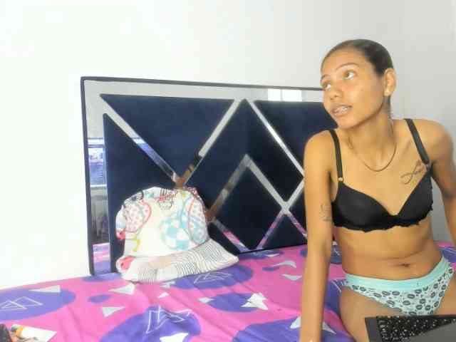 CharlottandVanessa webcam