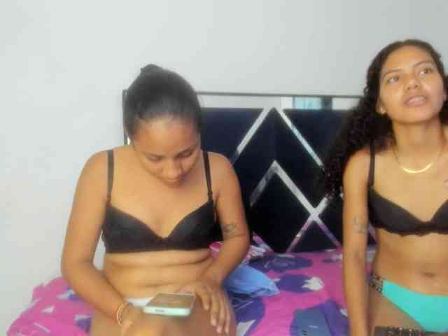 CharlottandVanessa webcam
