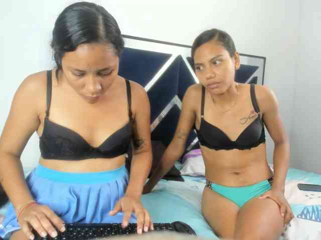 CharlottandVanessa webcam