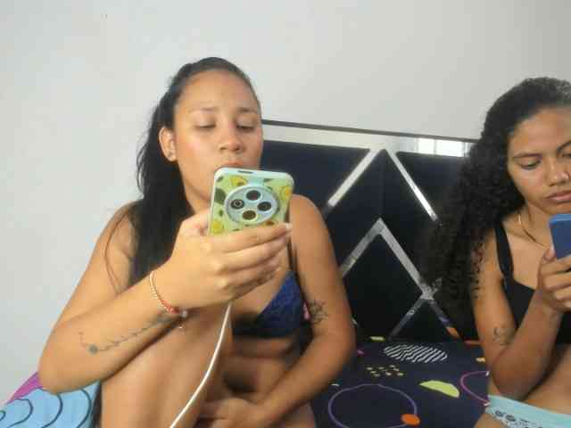 CharlottandVanessa webcam