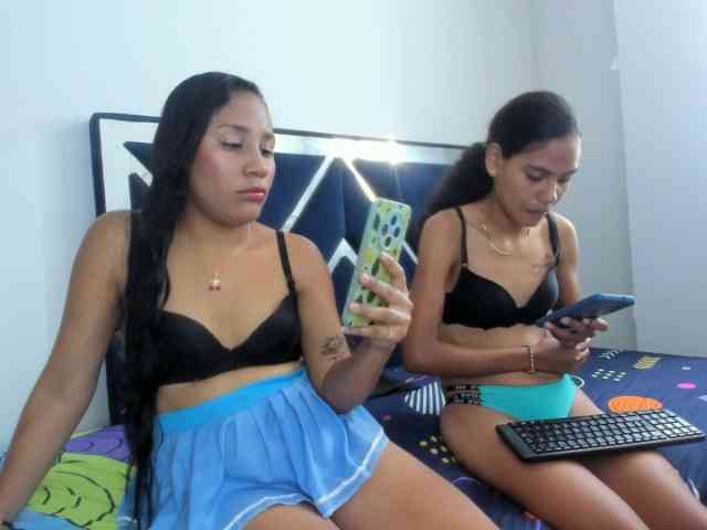 CharlottandVanessa webcam