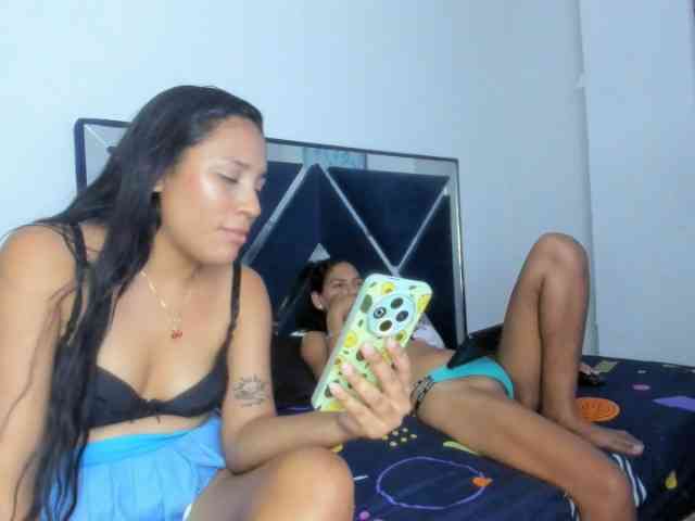 CharlottandVanessa webcam