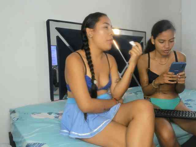 CharlottandVanessa webcam