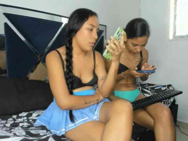 CharlottandVanessa webcam