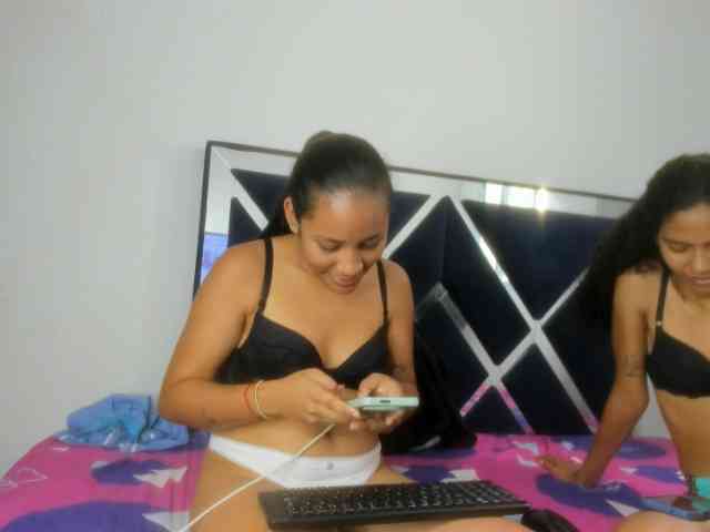 CharlottandVanessa webcam