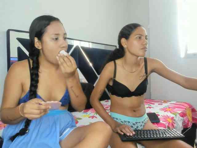 CharlottandVanessa webcam