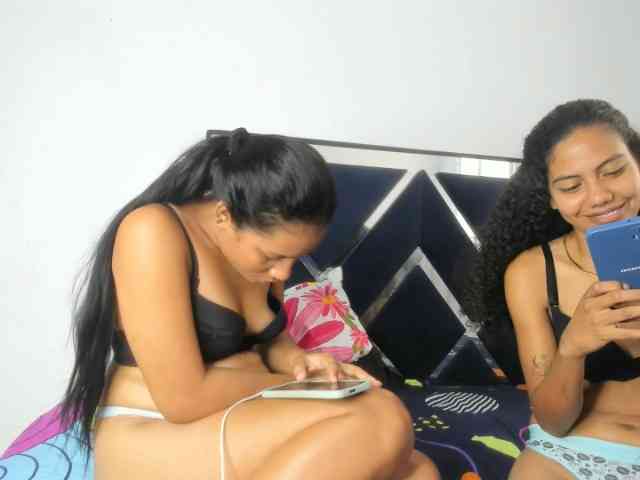 CharlottandVanessa webcam