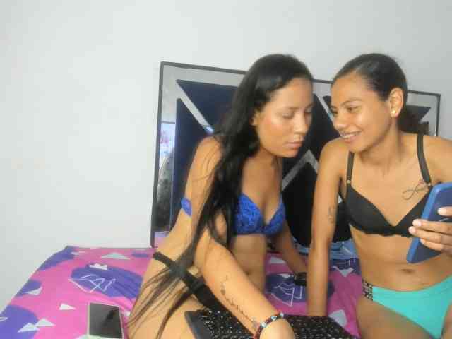CharlottandVanessa webcam