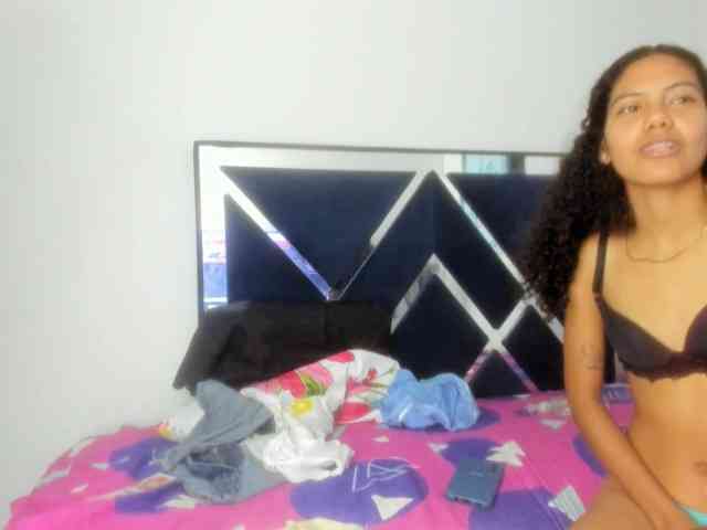 CharlottandVanessa webcam