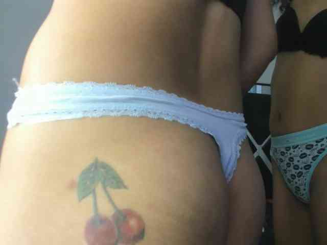 CharlottandVanessa webcam