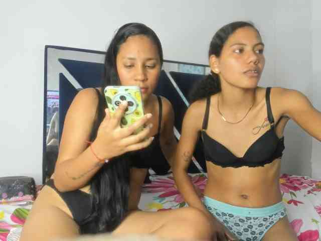 CharlottandVanessa webcam