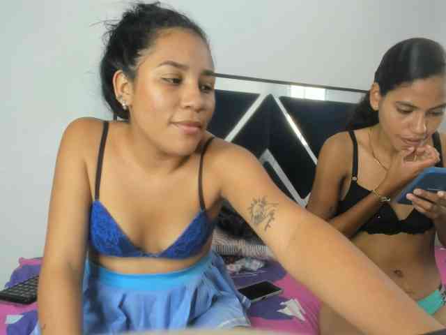 CharlottandVanessa webcam