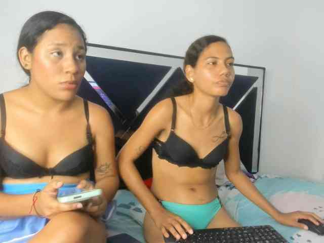 CharlottandVanessa webcam