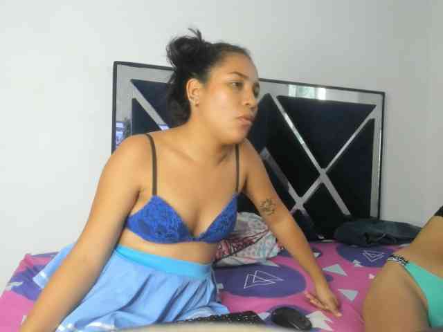 CharlottandVanessa webcam