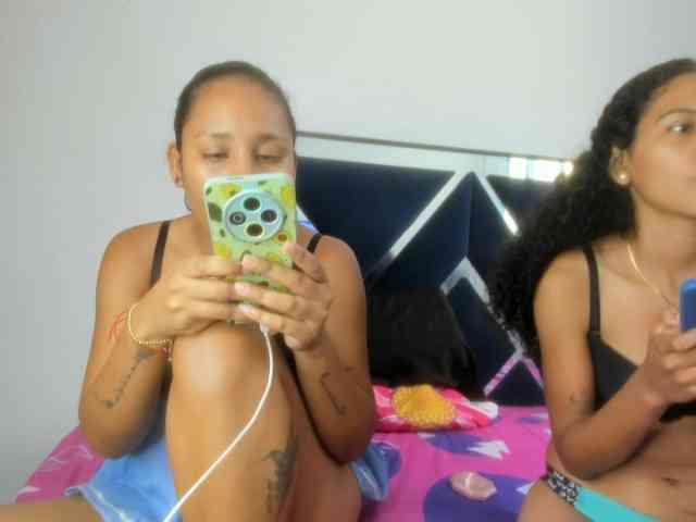 CharlottandVanessa webcam