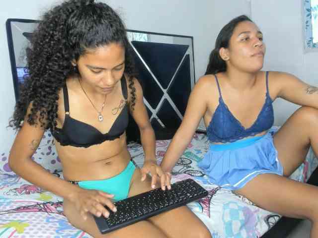 CharlottandVanessa webcam